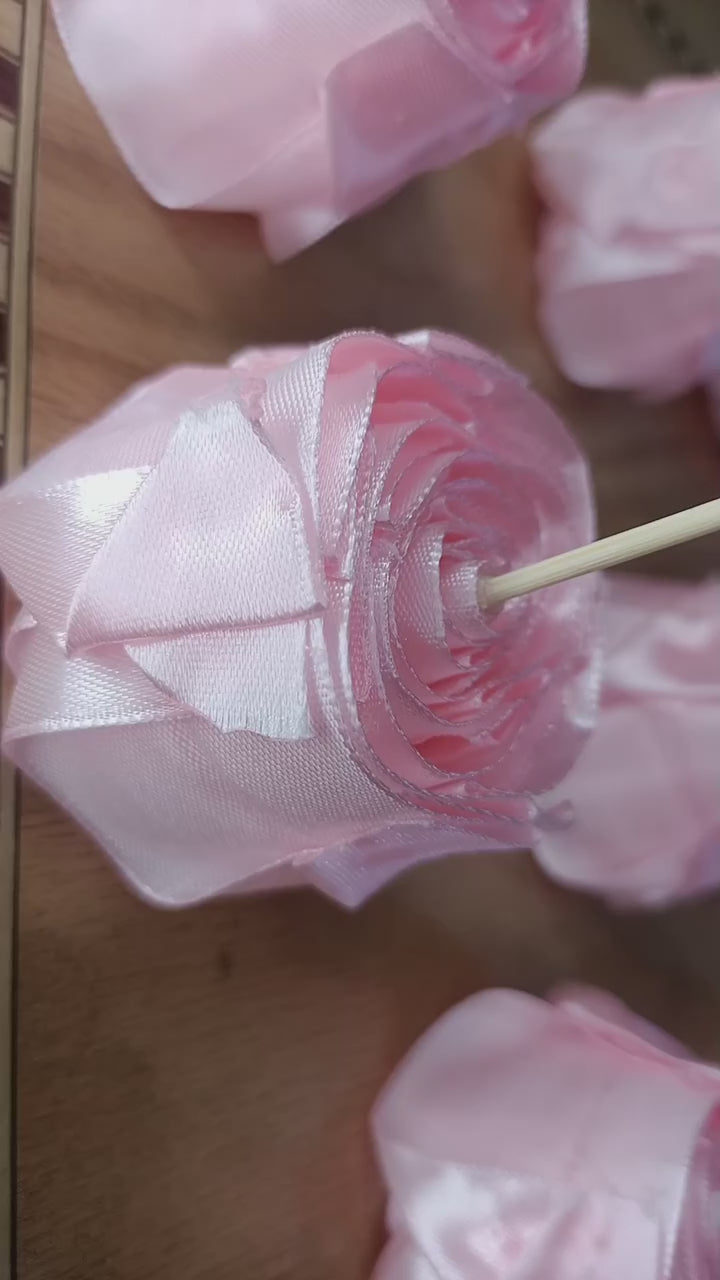 5 Roses Ribbon Bouquet With A Handwritten Note